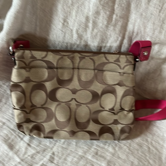 Coach shoulder/crossbody tan signature print bag with pink detail - Picture 5 of 8